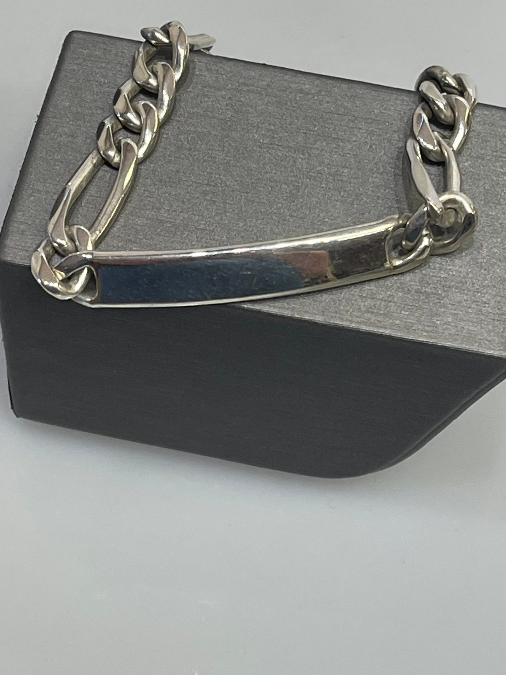 a-favorite-way-to-buy-sterling-silver-i-d-bracelet-online-now_0.jpg